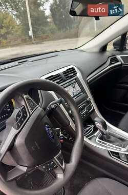 Седан Ford Fusion 2016 в 