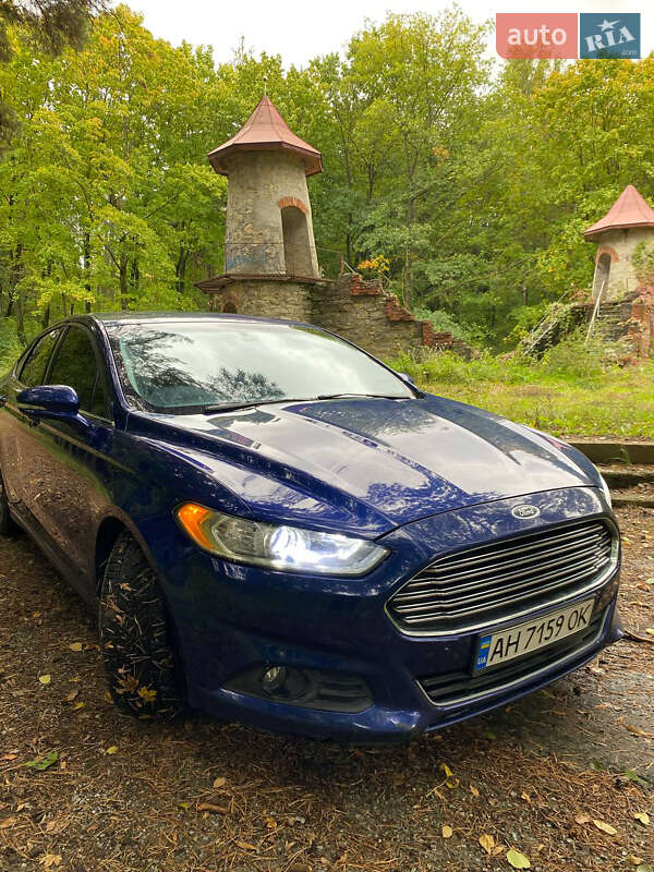 Седан Ford Fusion 2015 в 