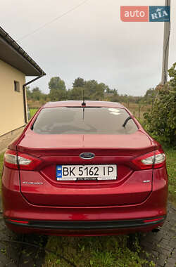 Седан Ford Fusion 2013 в 