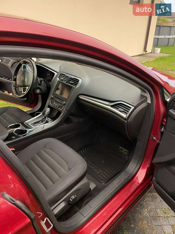 Седан Ford Fusion 2013 в Ровно