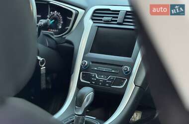 Седан Ford Fusion 2016 в 