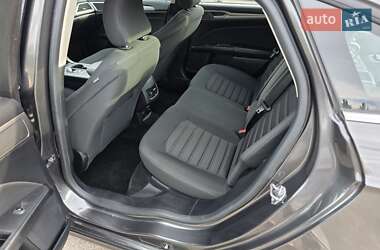 Седан Ford Fusion 2018 в 