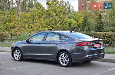 Седан Ford Fusion 2018 в 