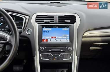 Седан Ford Fusion 2018 в 