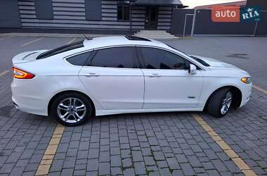 Седан Ford Fusion 2015 в 