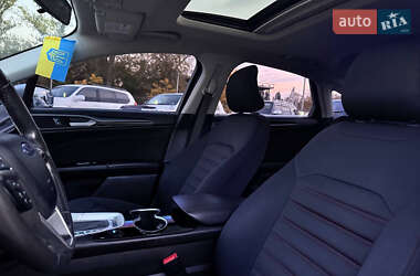 Седан Ford Fusion 2016 в 