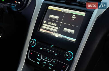 Седан Ford Fusion 2016 в 