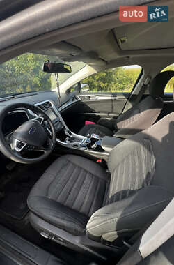Седан Ford Fusion 2015 в 