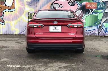 Седан Ford Fusion 2019 в 