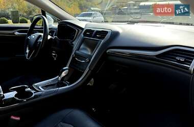Седан Ford Fusion 2014 в 