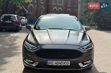 Седан Ford Fusion 2016 в 