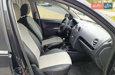 Хэтчбек Ford Fusion 2011 в 