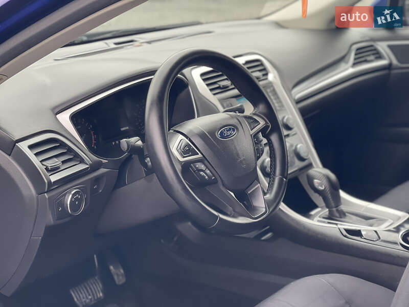 Седан Ford Fusion 2015 в Чернівцях