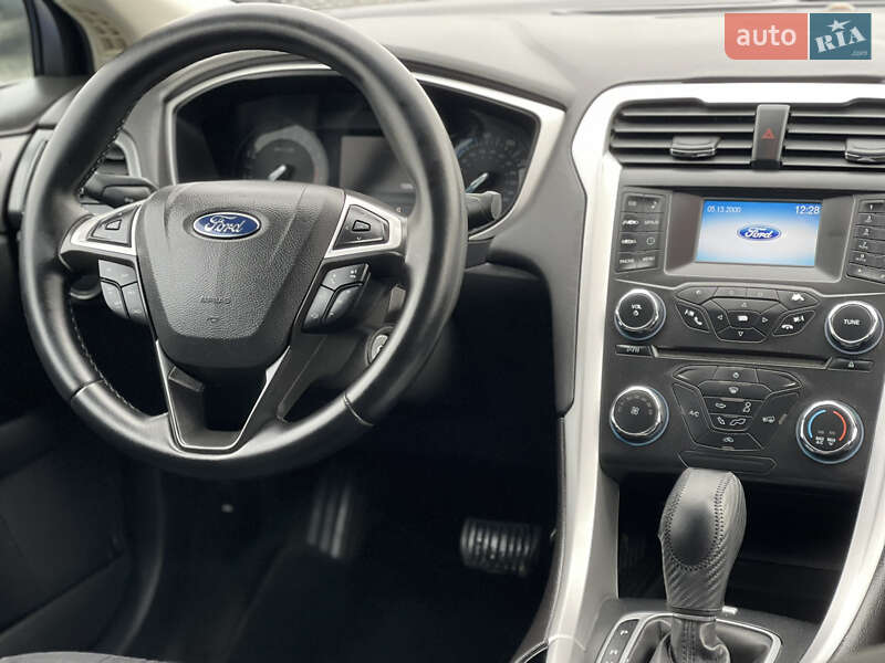 Седан Ford Fusion 2015 в Чернівцях
