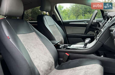 Седан Ford Fusion 2015 в 