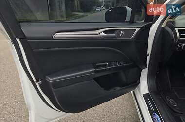 Седан Ford Fusion 2017 в 