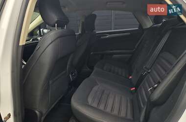 Седан Ford Fusion 2017 в 
