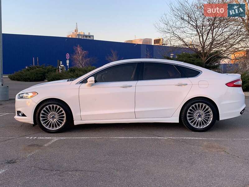 Седан Ford Fusion 2015 в  фото Седан Ford Fusion 2015 в