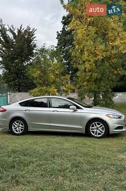 Седан Ford Fusion 2015 в 