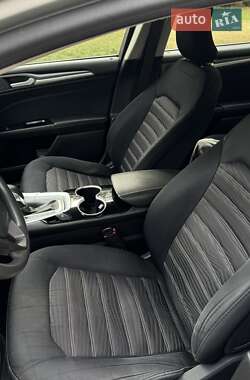 Седан Ford Fusion 2015 в 