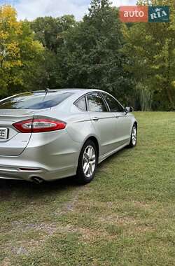 Седан Ford Fusion 2015 в 