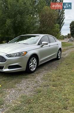 Седан Ford Fusion 2015 в 