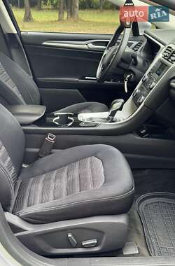 Седан Ford Fusion 2015 в 
