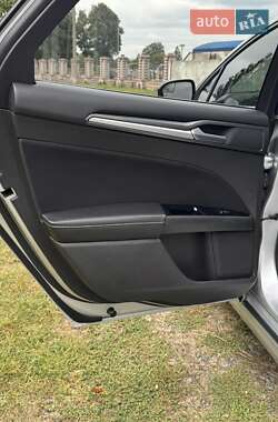 Седан Ford Fusion 2015 в 