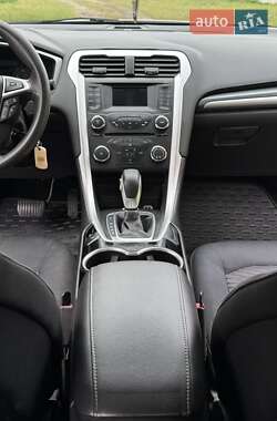 Седан Ford Fusion 2015 в 