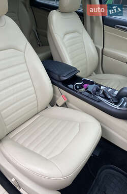 Седан Ford Fusion 2014 в 
