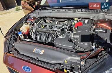 Седан Ford Fusion 2016 в 