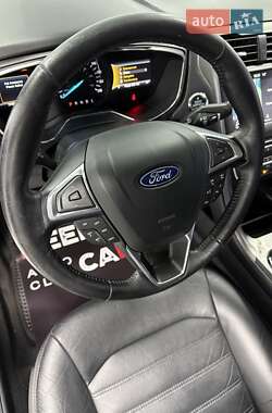 Седан Ford Fusion 2017 в 
