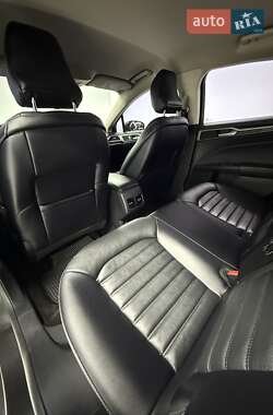 Седан Ford Fusion 2017 в 