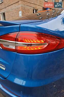 Седан Ford Fusion 2018 в 