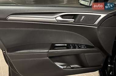 Седан Ford Fusion 2016 в 