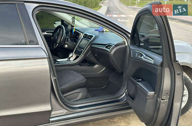 Седан Ford Fusion 2013 в 