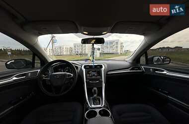 Седан Ford Fusion 2013 в 