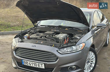 Седан Ford Fusion 2013 в 