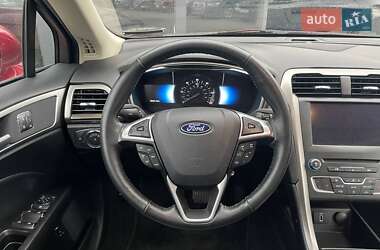 Седан Ford Fusion 2016 в 