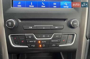 Седан Ford Fusion 2016 в 