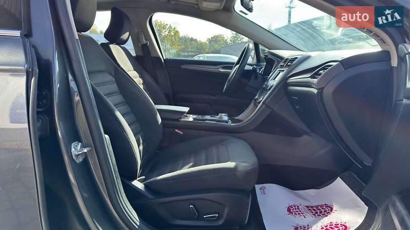 Седан Ford Fusion 2016 в Львові