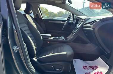 Седан Ford Fusion 2016 в 