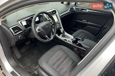 Седан Ford Fusion 2015 в 