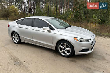Седан Ford Fusion 2015 в 