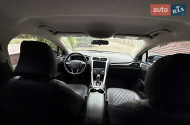 Седан Ford Fusion 2015 в 