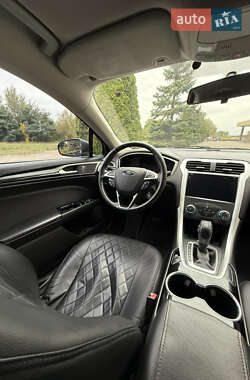 Седан Ford Fusion 2015 в 