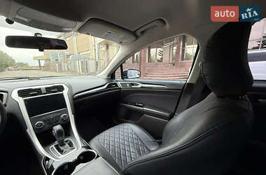 Седан Ford Fusion 2015 в 