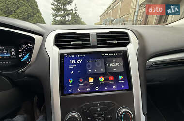 Седан Ford Fusion 2015 в 