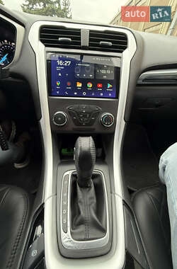 Седан Ford Fusion 2015 в 