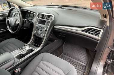 Седан Ford Fusion 2017 в 